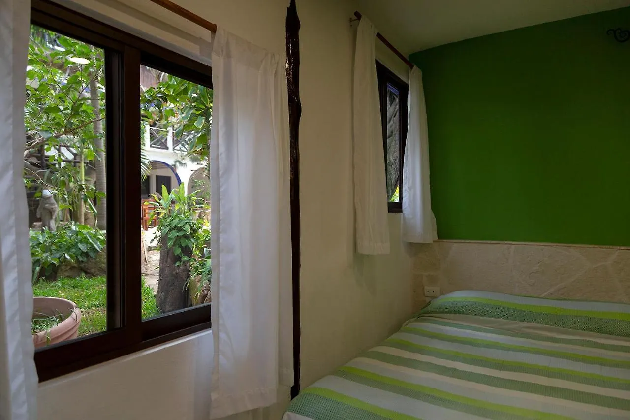 **  Hotel Amar Inn Puerto Morelos Mexico