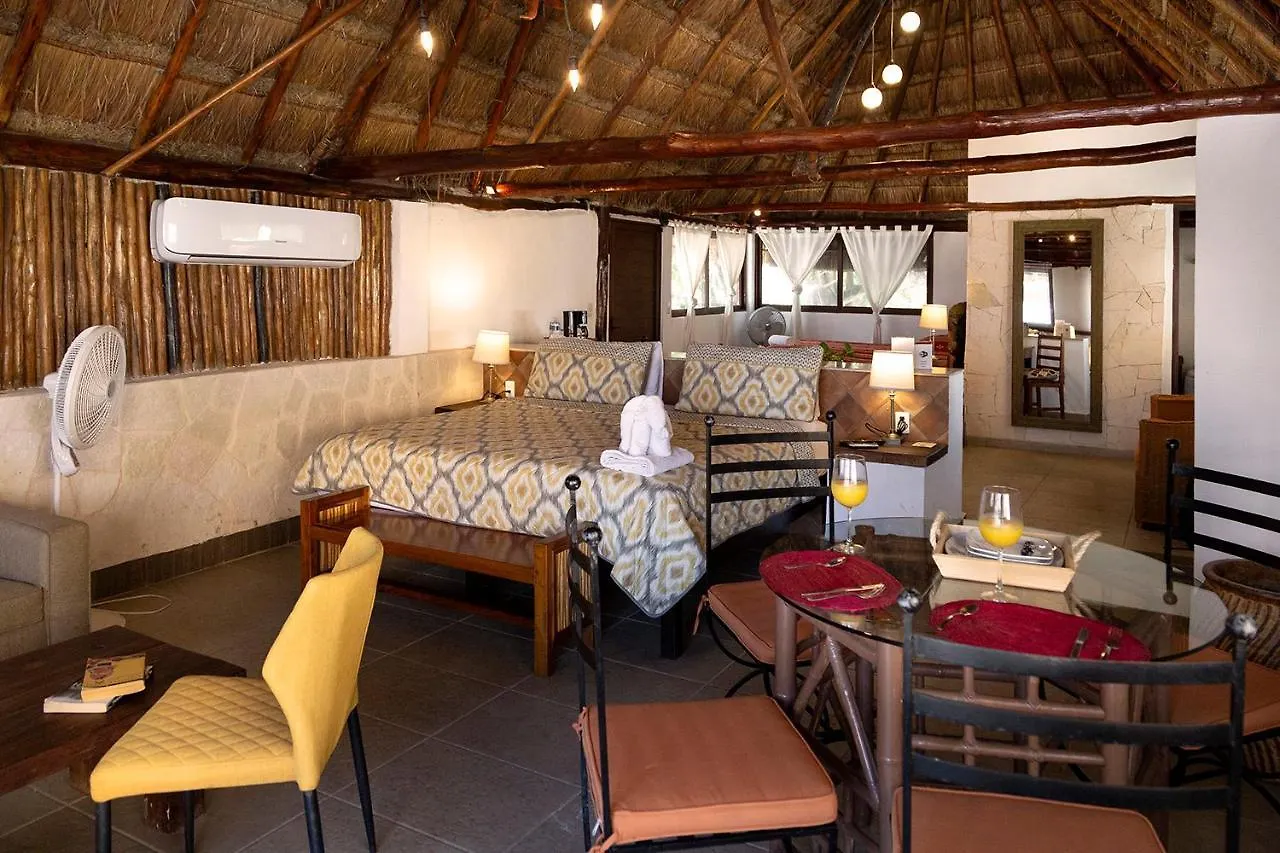 **  Hotel Amar Inn Puerto Morelos Mexico